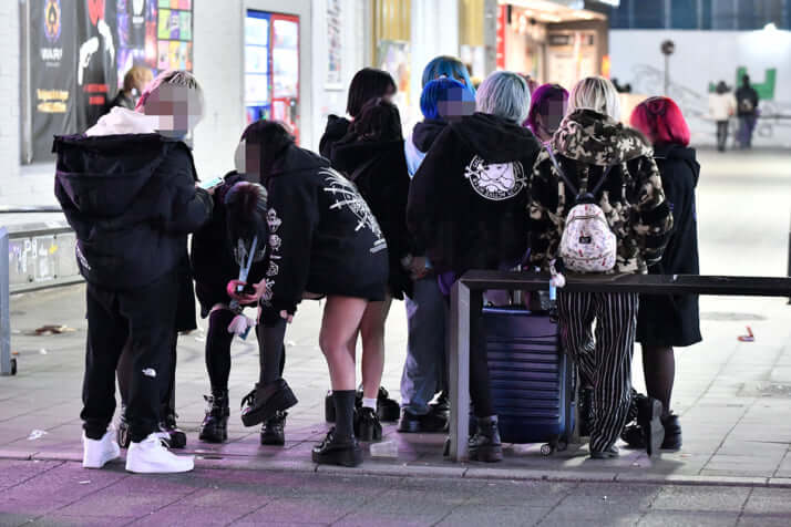 トー横の男女